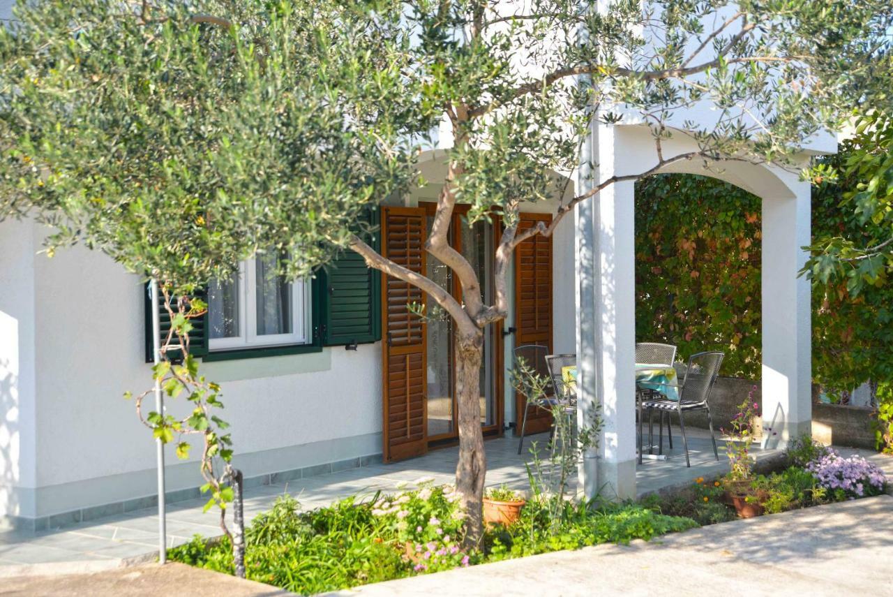 Apartment Miracle Murter Exterior photo